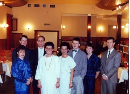 Stjórn Hjóna og paraklúbbsins 1986. Fv Þorsteinn Kárason, Hrefna Þórarinsdóttir, Haraldur Arason, Eva Sigurðardóttir, Margrét Pétursdóttir, Björgvin Guðmundsson, Anna Hjartardóttir og Ágúst Guðmundsson