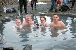 Heiða, Þorgeir, Þórdís og Heimir sæl og ánægð eftir frækilegt sund. 